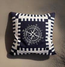 Lade das Bild in den Galerie-Viewer, Maritime Kissenhülle, Patchwork Kissenbezug, Dekokissen * Kompass * blau/weiß