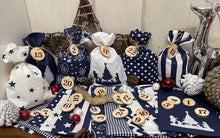 Lade das Bild in den Galerie-Viewer, Adventskalender,Landhausstil Adventskalender zum Befüllen, 24 Säckchen zum Advent , Adventskalender Zahlen aus Holz, blau /weiß