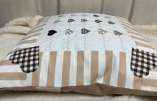 Carregar imagem no visualizador da galeria, Patchwork Kissenhülle, Landhausstil Kissenbezug, beige /weiß 40x40cm.