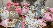 Lade das Bild in den Galerie-Viewer, Adventskalender,Landhausstil Adventskalender zum Befüllen, 24 Säckchen zum Advent , Adventskalender Zahlen aus Holz, rosa /beige/weiß/grau