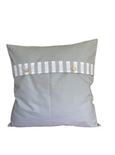 Load image into Gallery viewer, Patchwork Kissenhülle, Landhausstil Kissenbezug, grau/weiß/gelb 40x40cm