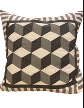 Carregar imagem no visualizador da galeria, Patchwork Kissenhülle in 3D Optik, Landhausstil Kissenbezug, grau/weiß/anthrazit