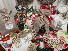 Lade das Bild in den Galerie-Viewer, Adventskalender,Landhausstil Adventskalender zum Befüllen, 24 Säckchen zum Advent , Adventskalender Zahlen aus Holz, rot/beige/grün