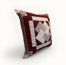 Load image into Gallery viewer, Patchwork Kissenhülle, Landhausstil Kissenbezug, beige/weinrot