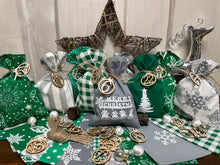Lade das Bild in den Galerie-Viewer, Adventskalender,Landhausstil Adventskalender zum Befüllen, 24 Säckchen zum Advent , Adventskalender Zahlen aus Holz, grün/grau