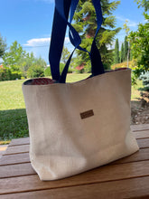 Загрузить изображение в средство просмотра галереи, Handgefertigte Strandtasche in beige, mit einem sehr schönen Innenstoff Meeresuntergrund