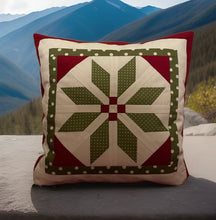 Carregar imagem no visualizador da galeria, Patchwork Kissenhülle, Landhausstil Kissenbezug, rot/grün/weiß 40x40cm