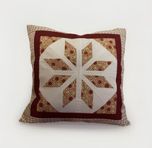 Carregar imagem no visualizador da galeria, Patchwork Kissenhülle, Landhausstil Kissenbezug, beige /rot/ weiß 40x40cm