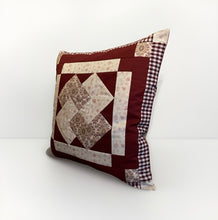 Load image into Gallery viewer, Patchwork Kissenhülle, Landhausstil Kissenbezug, beige/weinrot