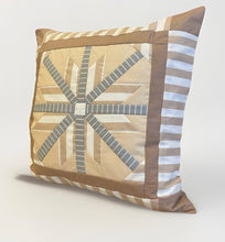 Lade das Bild in den Galerie-Viewer, Patchwork Kissenhülle, Landhausstil Kissenbezug, beige/weiß/grau 40x40cm