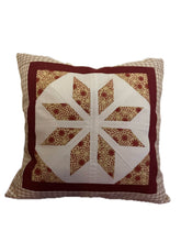 Carregar imagem no visualizador da galeria, Patchwork Kissenhülle, Landhausstil Kissenbezug, beige /rot/ weiß 40x40cm