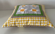 Carregar imagem no visualizador da galeria, Patchwork Kissenhülle, Landhausstil Kissenbezug, grau/gelb/grün/beige 40x40cm
