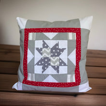 Carregar imagem no visualizador da galeria, Patchwork Kissenhülle, Landhausstil Kissenbezug, rot/grau/weiß 40x40cm