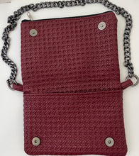Charger l'image dans la galerie, Handgefertigte Umhängetasche, Handtasche in Bordeauxrote Kunstleder