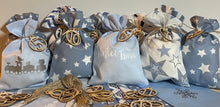 Lade das Bild in den Galerie-Viewer, Adventskalender,Landhausstil Adventskalender zum Befüllen, 24 Säckchen zum Advent , Adventskalender Zahlen aus Holz, blau /weiß