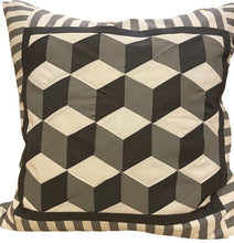 Carregar imagem no visualizador da galeria, Patchwork Kissenhülle in 3D Optik, Landhausstil Kissenbezug, grau/weiß/anthrazit