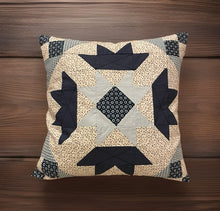Lade das Bild in den Galerie-Viewer, Patchwork Kissenhülle, Landhausstil Kissenbezug, blau/weiß 40x40cm