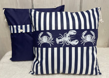 Lade das Bild in den Galerie-Viewer, Maritime Kissenhülle, Kissenbezug, Landhausstil Kissen, Dekokissen * Krebse * blau/weiß