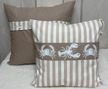 Lade das Bild in den Galerie-Viewer, Maritime Kissenhülle, Kissenbezug, Landhausstil Kissen, Dekokissen * Krebse * beige/weiß