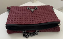Charger l'image dans la galerie, Handgefertigte Umhängetasche, Handtasche in Bordeauxrote Kunstleder