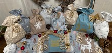 Lade das Bild in den Galerie-Viewer, Adventskalender,Landhausstil Adventskalender zum Befüllen, 24 Säckchen zum Advent , Adventskalender Zahlen aus Holz, mint /grau/beige