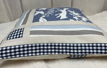 Carregar imagem no visualizador da galeria, Patchwork Kissenhülle, Landhausstil Kissenbezug, blau / creme 40x40cm.