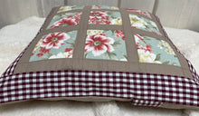 Carregar imagem no visualizador da galeria, Patchwork Kissenhülle, Landhausstil Kissenbezug, beige/mint 40x40cm.