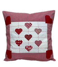 Carregar imagem no visualizador da galeria, Patchwork Kissenhülle, Landhausstil Kissenbezug, rot/weiß 40x40cm.