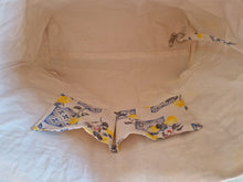 Cargar imagen en el visor de la galería, Große Handgefertigte Strandtasche Lemon aus sommerlicher, wasserabweisender Aussenstoff mit Zitronen der an Italien erinnert.