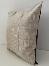 Lade das Bild in den Galerie-Viewer, Weihnachtliche Kissenhülle * Kissenbezug, beige/braun