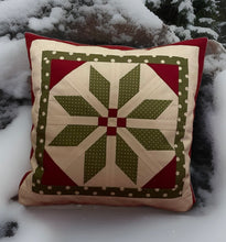 Charger l'image dans la galerie, Patchwork Kissenhülle, Landhausstil Kissenbezug, rot/grün/weiß 40x40cm