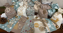 Lade das Bild in den Galerie-Viewer, Adventskalender,Landhausstil Adventskalender zum Befüllen, 24 Säckchen zum Advent , Adventskalender Zahlen aus Holz, mint grün/beige