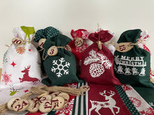 Lade das Bild in den Galerie-Viewer, Adventskalender,Landhausstil Adventskalender zum befüllen , 24 Säckchen zum Advent , Adventskalender Zahlen aus Holz, grün/rot/weiß