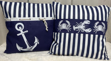 Carregar imagem no visualizador da galeria, Maritime Kissenhülle, Kissenbezug, Landhausstil Kissen, Dekokissen Anker blau/weiß