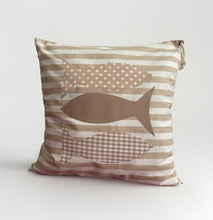 Lade das Bild in den Galerie-Viewer, Maritime Kissenhülle, Landhausstil Kissenbezug, Dekokissen *Fische* beige/weiß gestreift