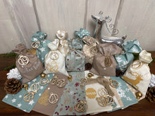 Lade das Bild in den Galerie-Viewer, Adventskalender,Landhausstil Adventskalender zum Befüllen, 24 Säckchen zum Advent , Adventskalender Zahlen aus Holz, mint grün/beige