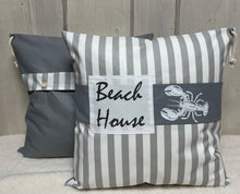 Cargar imagen en el visor de la galería, Maritime Kissenhülle, Kissenbezug, Landhausstil Kissen, Dekokissen Beach House grau/weiß