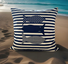 Lade das Bild in den Galerie-Viewer, Maritime Kissenhülle, Landhausstil Kissenbezug, Dekokissen * Fische *blau/weiß