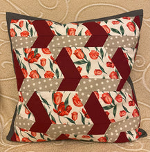 Carregar imagem no visualizador da galeria, Patchwork Kissenhülle in 3D Optik, Landhausstil Kissenbezug, rot/weiß/anthrazit 40x40cm