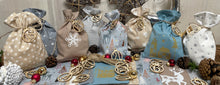 Lade das Bild in den Galerie-Viewer, Adventskalender,Landhausstil Adventskalender zum Befüllen, 24 Säckchen zum Advent , Adventskalender Zahlen aus Holz, mint /grau/beige