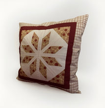 Carregar imagem no visualizador da galeria, Patchwork Kissenhülle, Landhausstil Kissenbezug, beige /rot/ weiß 40x40cm