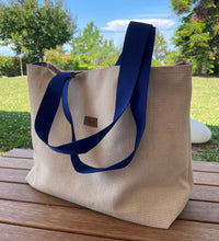 Загрузить изображение в средство просмотра галереи, Handgefertigte Strandtasche in beige, mit einem sehr schönen Innenstoff Meeresuntergrund