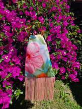 Lade das Bild in den Galerie-Viewer, Handgefertigte sommerliche Fransentasche Hibiskus