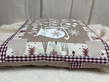 Carregar imagem no visualizador da galeria, Patchwork Kissenhülle, Landhausstil Kissenbezug, beige/dunkelrot 40x40cm.