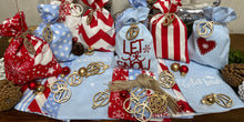Lade das Bild in den Galerie-Viewer, Adventskalender für Kinder, Landhausstil Adventskalender zum Befüllen, 24 Säckchen zum Advent , Adventskalender Zahlen aus Holz, blau / rot
