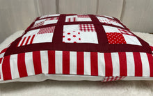 Carregar imagem no visualizador da galeria, Patchwork Kissenhülle, Landhausstil Kissenbezug, rot/weiß 40x40cm.