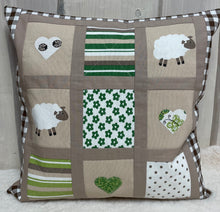 Charger l'image dans la galerie, Patchwork Kissenhülle, Landhausstil Kissenbezug, braun/grün 40x40cm.