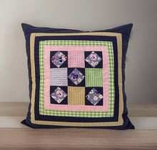 Charger l'image dans la galerie, Patchwork Kissenhülle, Landhausstil Kissenbezug, blau/bunt 40x40cm