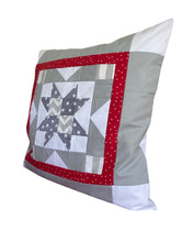 Carregar imagem no visualizador da galeria, Patchwork Kissenhülle, Landhausstil Kissenbezug, rot/grau/weiß 40x40cm