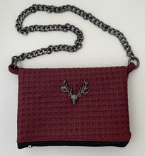 Charger l'image dans la galerie, Handgefertigte Umhängetasche, Handtasche in Bordeauxrote Kunstleder